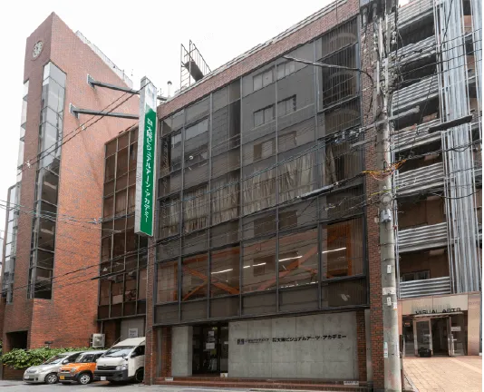 大阪ビジュアルアーツ・アカデミーの建物外観