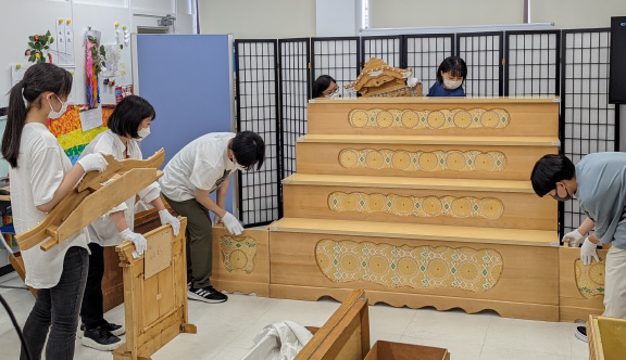 葬儀実習 祭壇設営にチャレンジ