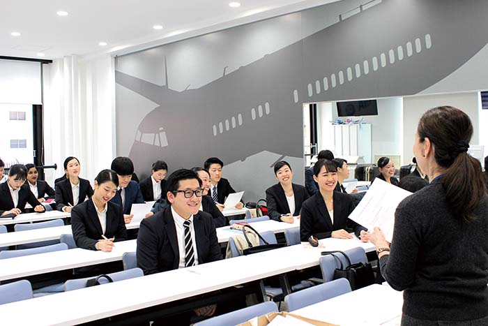 座学の授業も真剣!