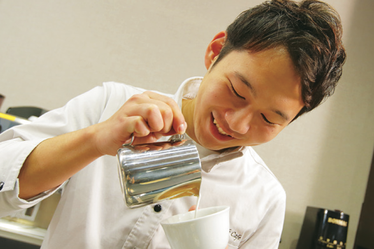 カフェスタッフ