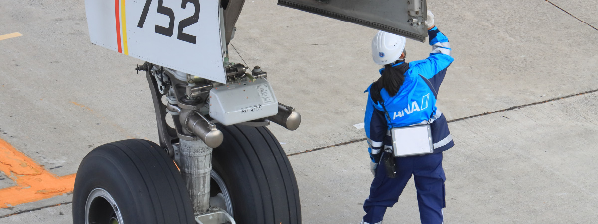 グランドハンドリングになるには？年収や必要な資格、向いている人って？