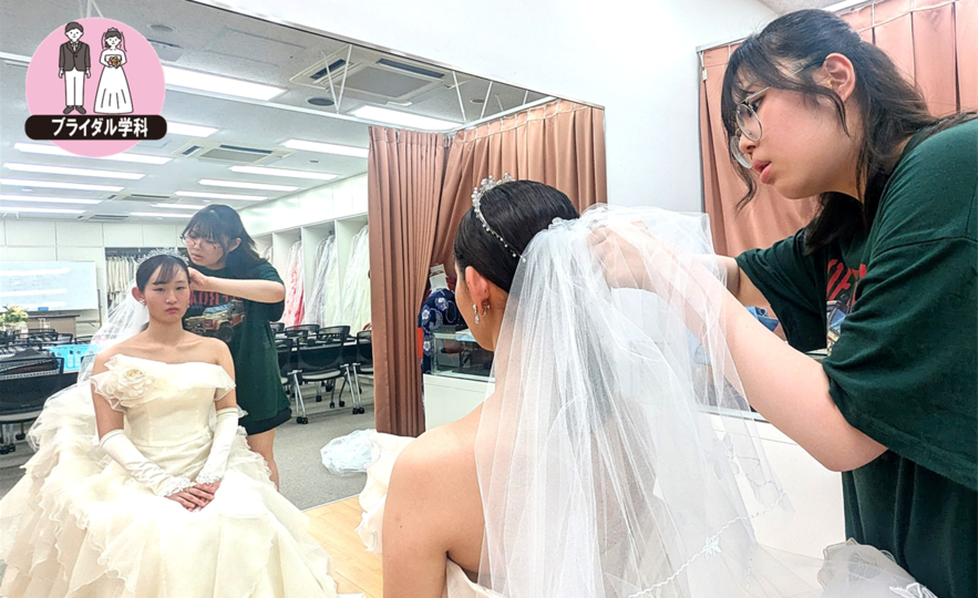 取り揃えるドレスは100着以上!【ドレスコーディネーターのお仕事】